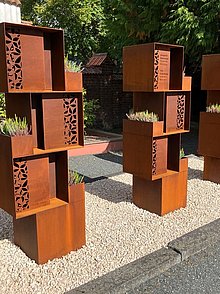 Urnen-Stehlen auf dem Kath. Friedhof