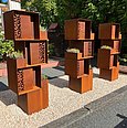Urnen-Stehlen auf dem Kath. Friedhof